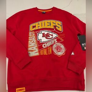 Kansas City Chiefs crewneck sweatshirt ❤️🏈 
Size large 
NFL brand new with tags